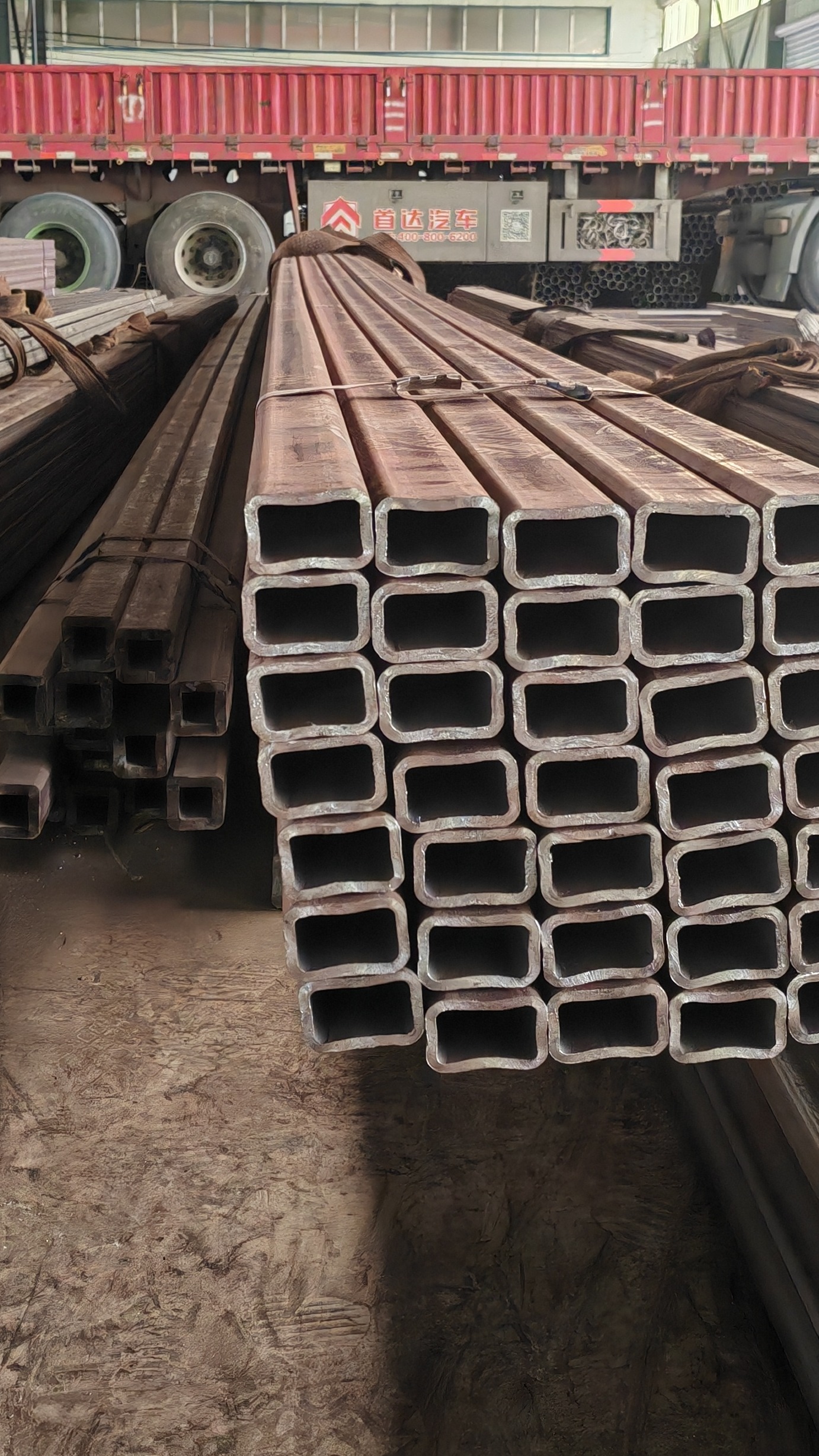 Seamless square pipes are wholesale by tons 20# 40*60 hot rolled rectangular pipes national standard