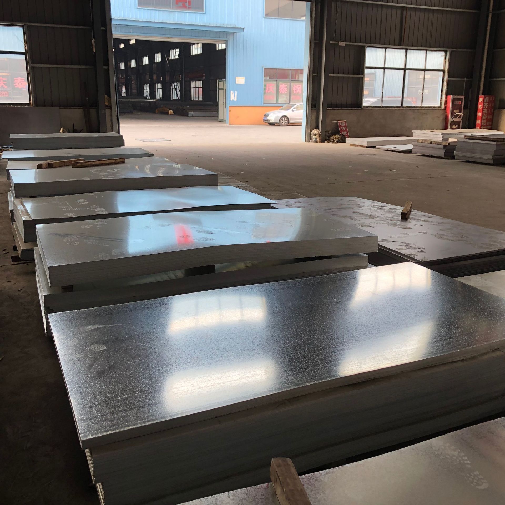 Supply of aluminum-galvanized coil aluminum-galvanized plated plates in stock. Complete specificatio